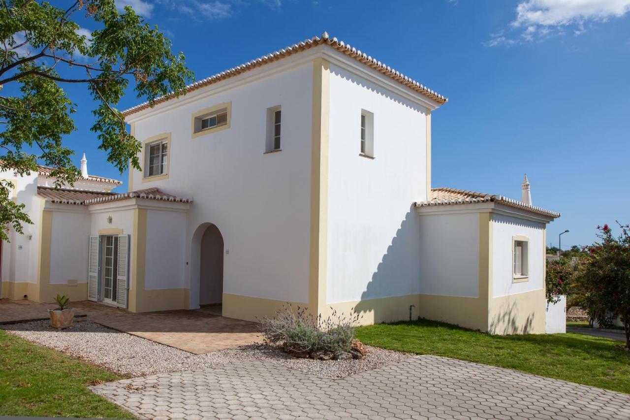 Villa com 3 Quartos e Vista Jardim