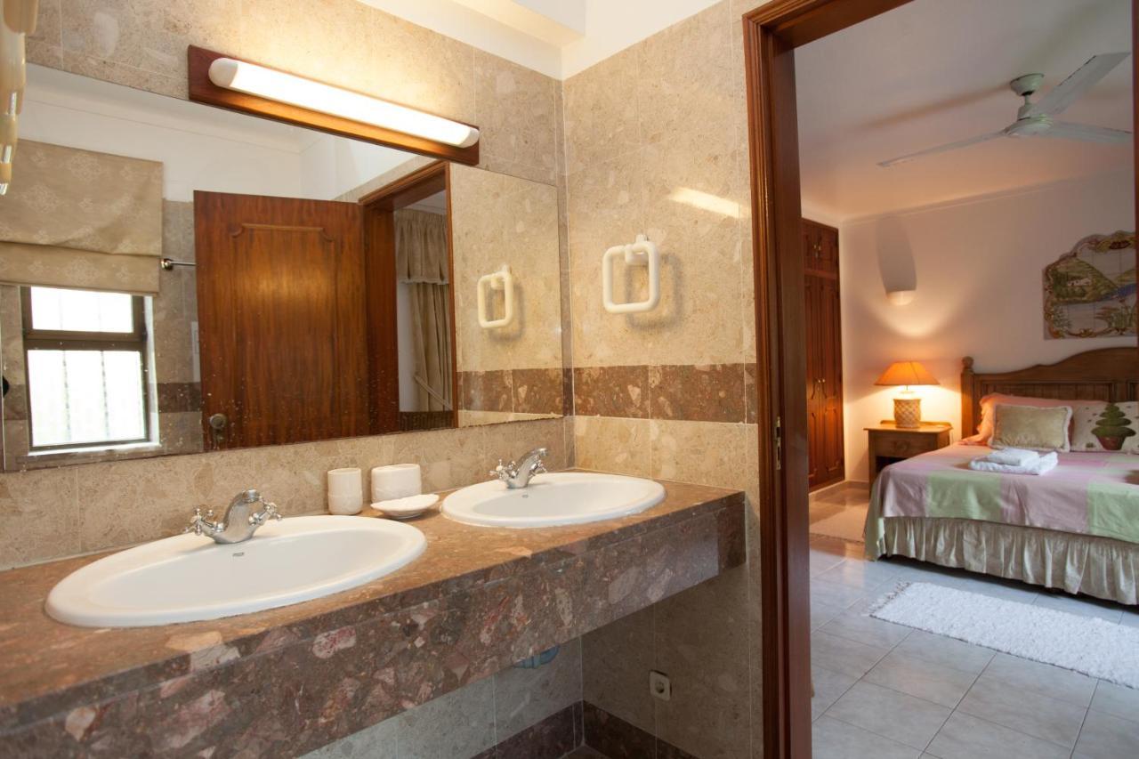 Villa Isolada com 4 Quartos e Piscina Privada