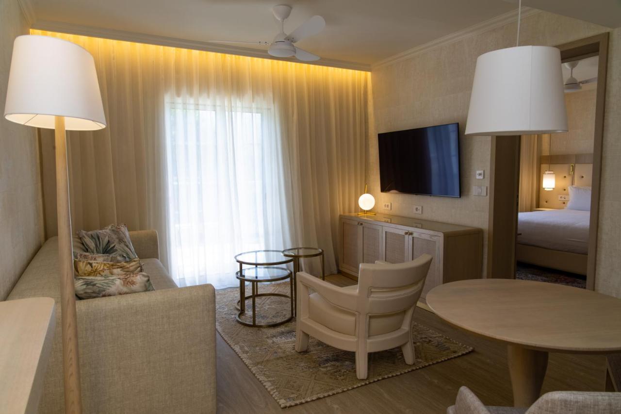 Suite Premium com Vista Mar (2 Adultos + 2 Crianças até aos 10 Anos)